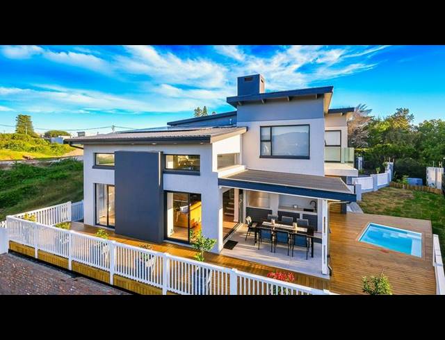 4 BEDROOM HOUSE FOR SALE IN WILDERNESS CENTRAL